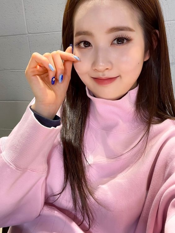 starctwt's tweet photo. ⠀ ☆⃞𝙨𝙩𝙖𝙧𝙘 𝙜𝙞𝙧𝙡𝙨, 𝙞𝙩'𝙨 𝙜𝙤𝙞𝙣𝙜 𝙙𝙤𝙬𝙣
⠀⠀⠀⠀ #ㅤㅤeventㅤㅤday
[#MAVIS] Mis bellas niñas están cumpliendo su primer año como grupo y yo soy feliz porque puedo festejar juntos con ellas en su #PINKSTARJPDB. Felicidades, espero cumplan muchos más 💜 https://t.co/3tf5giNDcL
