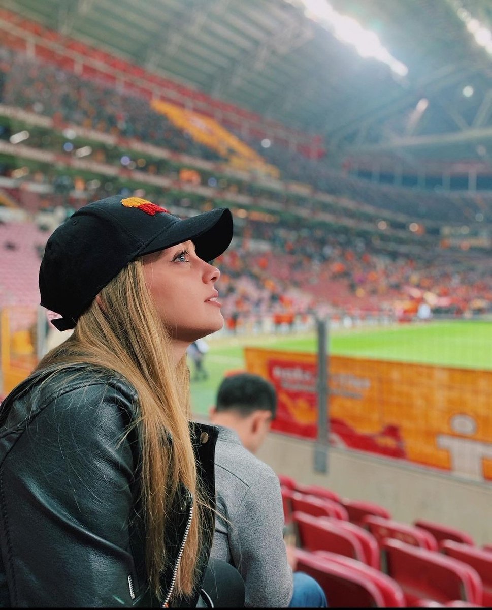 ozguraltun___'s tweet photo. Galatasaray senden başkası yalan. 
#CemreSolmazNoFener https://t.co/qcefmQBKBo