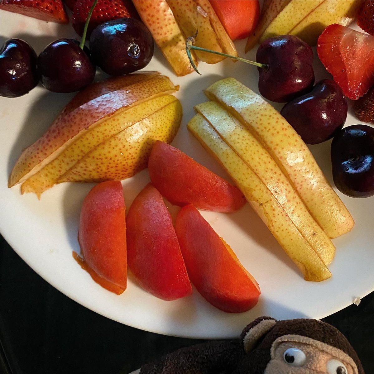 greenietravels's tweet photo. It’s #PimmsOClock! Jalapeño-infused Pomegranate Hibiscus #PimmsCup!
.
.
#casagreenie #fruitandcheese #tvdinner #extraagedflagship #mttam #bacongouda #ciabatta #GochuNuts #ducksaucissionsec #cherries #strawberries #forellepears #raspberryapricots #doingitright #pinkiesup #whatbbq https://t.co/iUSxq9mxoC