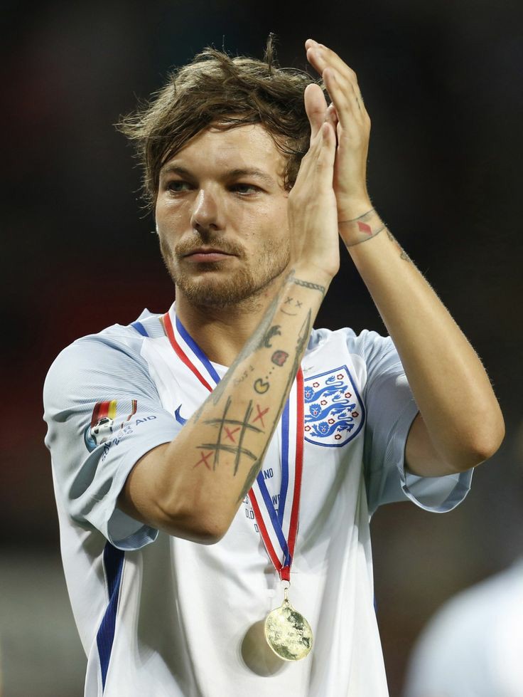 ventanas_23's tweet photo. @EURO2020 @vivo_europe Estoy tan orgullosa de ver a todxs lxs Louies votando, vamos sigamos asi, recuerden que hacemos todo esto por Louis <3
#LouisForUEFAEURO #LouisTomlinson #KillMyMind https://t.co/8fU9HZ3NOZ