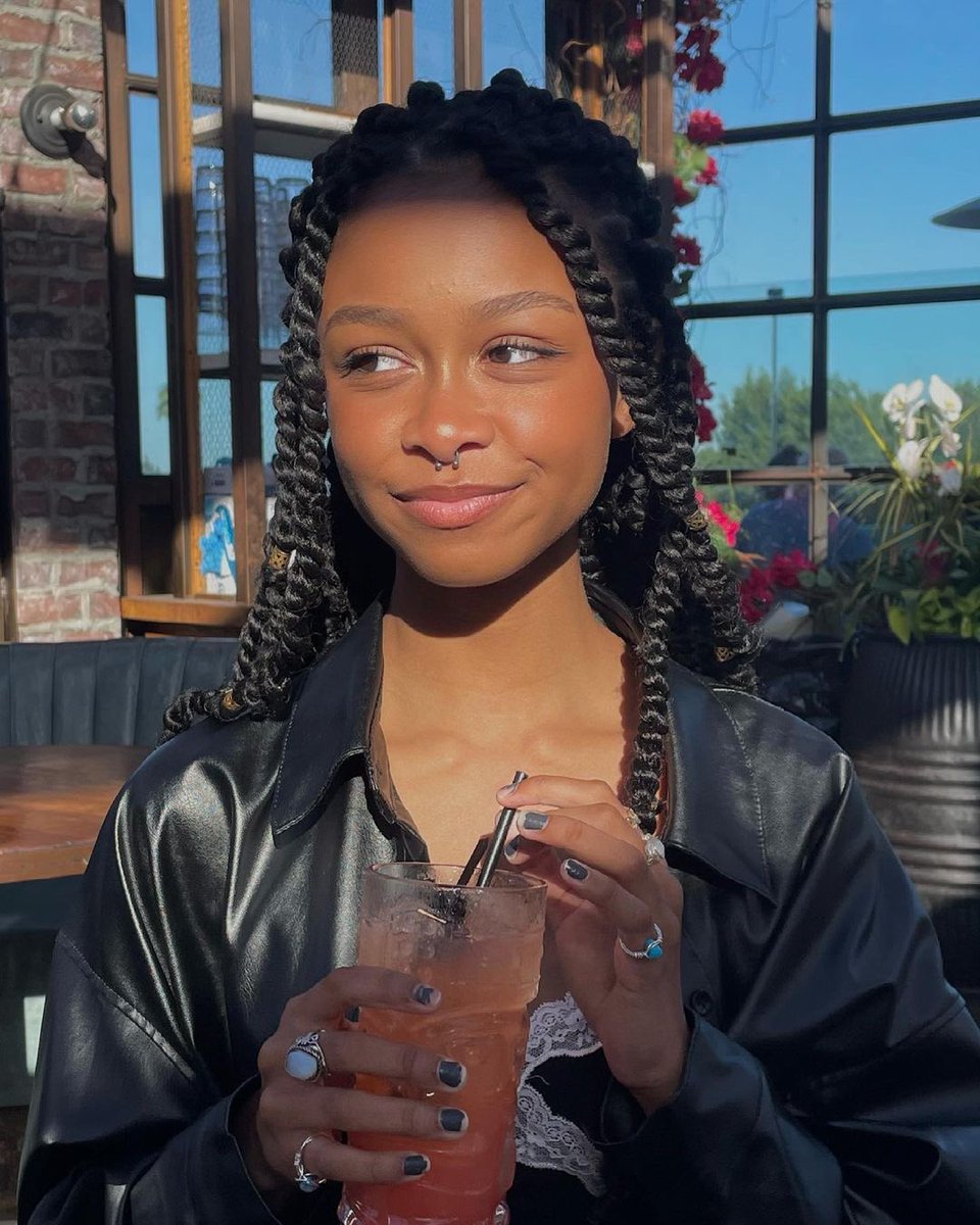 thinkerbrianna's tweet photo. ¡ hii, welcome to thinkerbrianna! 
here is a safe place for all bri stans and supporters, she loves you and thinks you’re amazing <3 we hope this acc brings you as much comfort as bri brings us <33 https://t.co/xNqI9AQISz