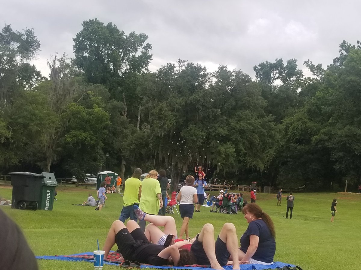 SammyJ1003's tweet photo. First 4th of July in Tallahassee :) celebrating by finding a Hispanic food truck, listening to a live band, and lots of bubbles 🥳 https://t.co/VQiTQxvi7E