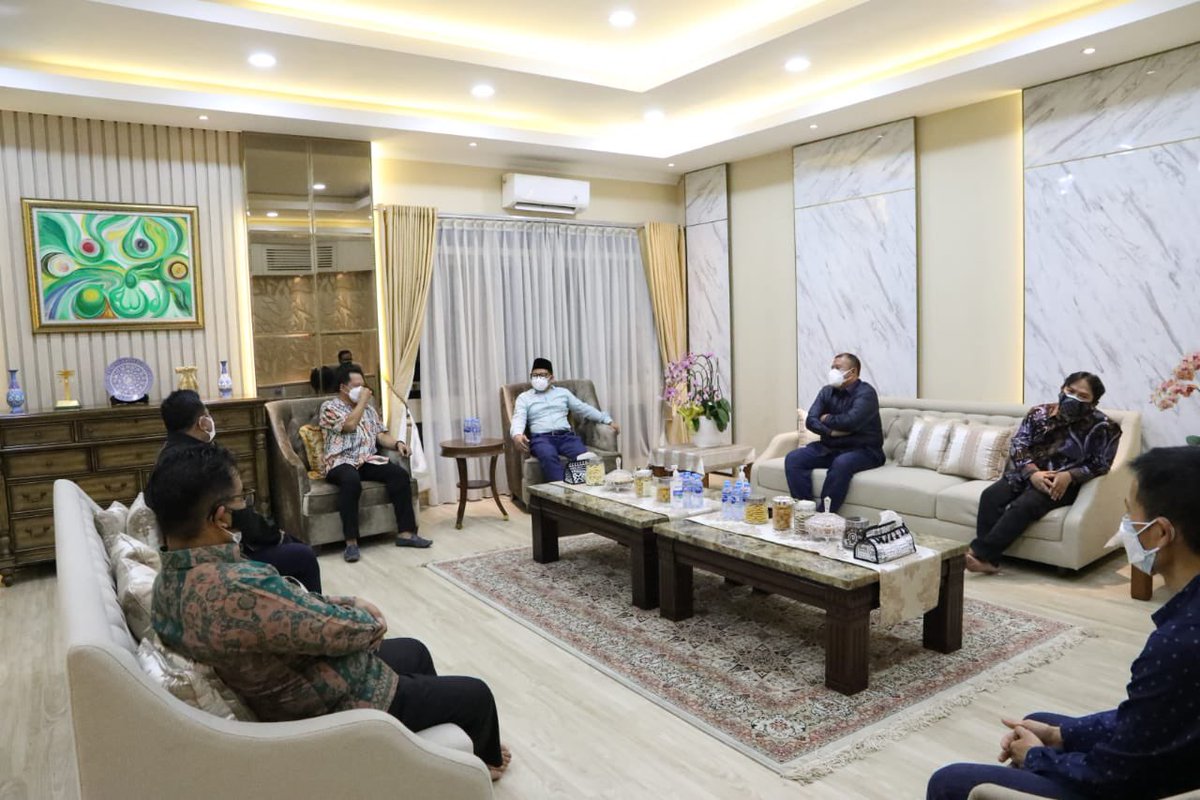 cakimiNOW's tweet photo. TITTO
Kedatangan tamu Menteri Dalam Negeri Pak Titto Karnavian untuk membicarakan berbagai hal penting problem mutaakhir yang perlu solusi cepat.
Semoga semua lancar..
#badaipastiberlalu #doaadalahsenjata https://t.co/uPx4zNFW0A