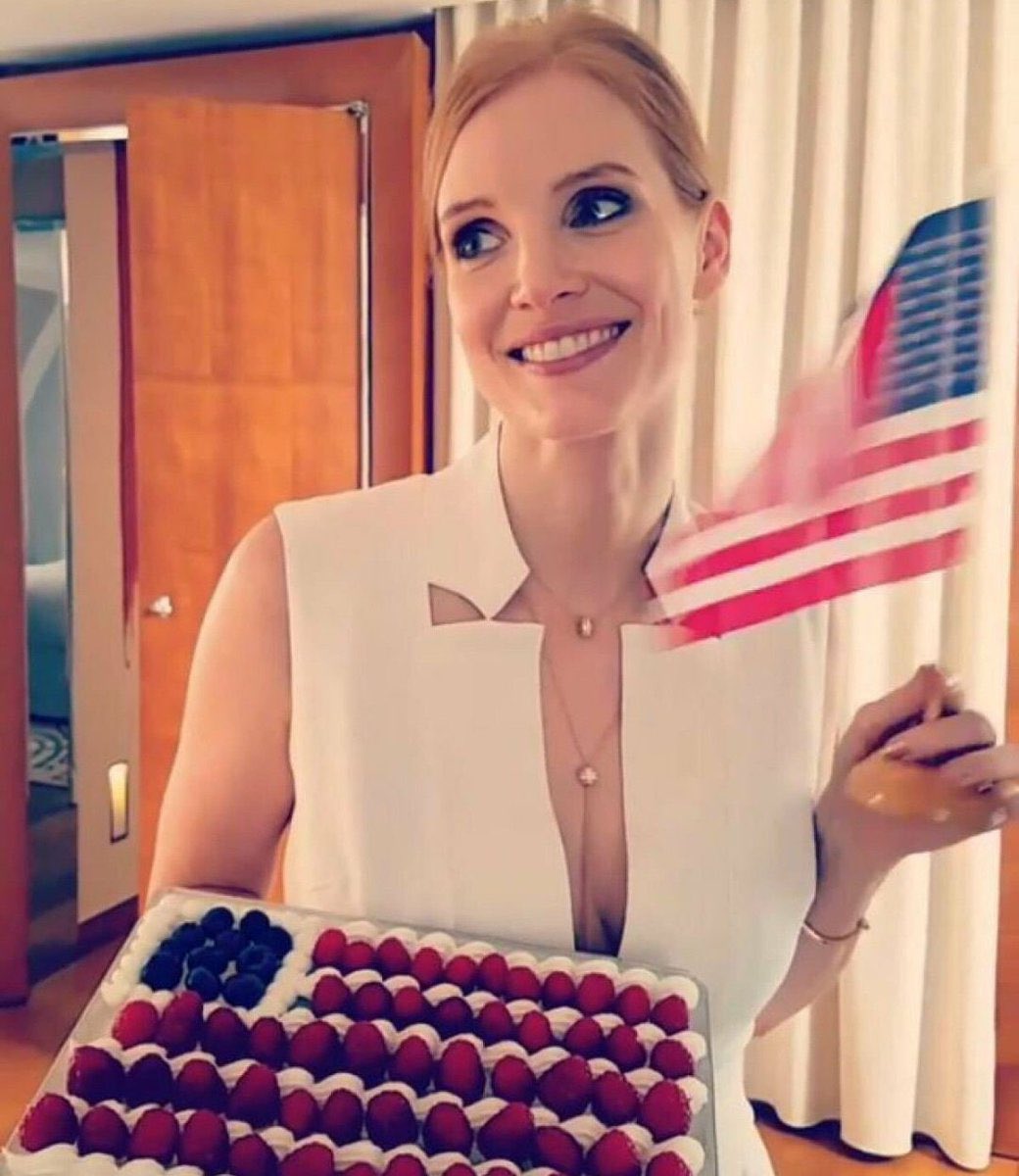 norris_grey's tweet photo. Happy 4th of July! @thedarklord63 I brought cake….just to sweeten the deal…😏 brought to you by #YourDailyBitofGinger ….you’re welcome. https://t.co/DvSURdMFlM