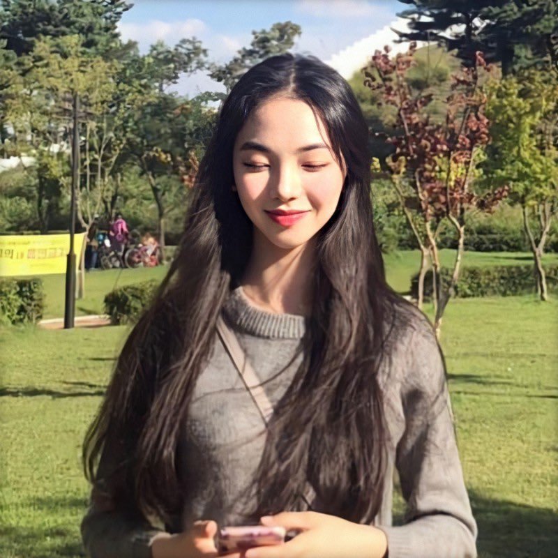 F0RKARINA's tweet photo. pre-debut karina is insane https://t.co/Dzx0HJu2pd