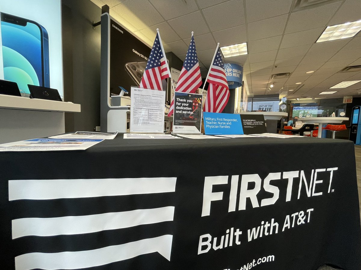 Milan_Andric's tweet photo. Happy 4th of July, from your friends at Saco AT&amp;T!
@Donald_Evans123 @JessRacine8 @TheRealOurNE @CarolWalsh01 @keroninc https://t.co/jjOdojAubr
