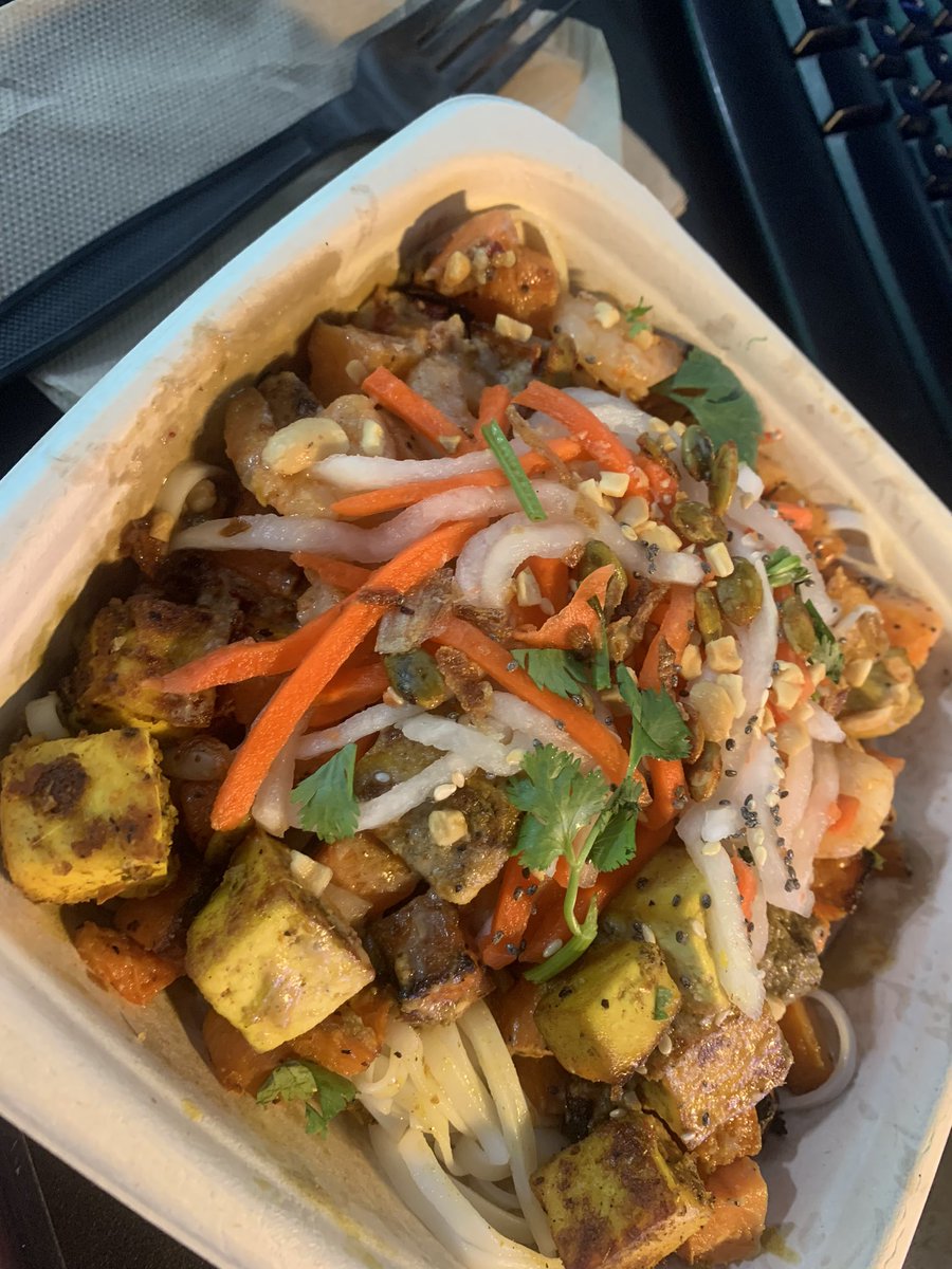 ThatMetGirl's tweet photo. Huge shout out to #BasilBox for always making the best dinner &amp; having awesome staff! The Winston Churchill guys never complain when I slip in the door a minute before closing time 🤍🌱 https://t.co/FaDrB2wMOy