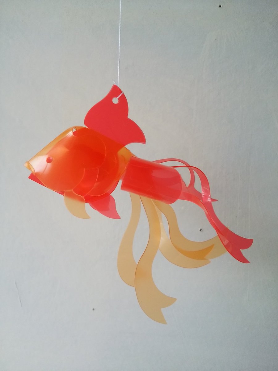 パコメカ 2代目のリボン金魚は1代目よりミニですが 尾のリボンは立体的かつゴージャスになりました 金魚
