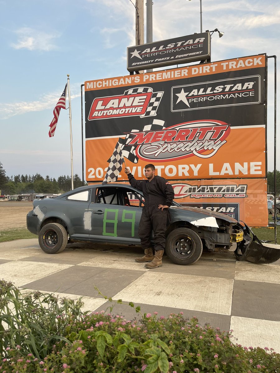 William Withrow wins the XLT engineering 4/6 cylinder B-Feature!