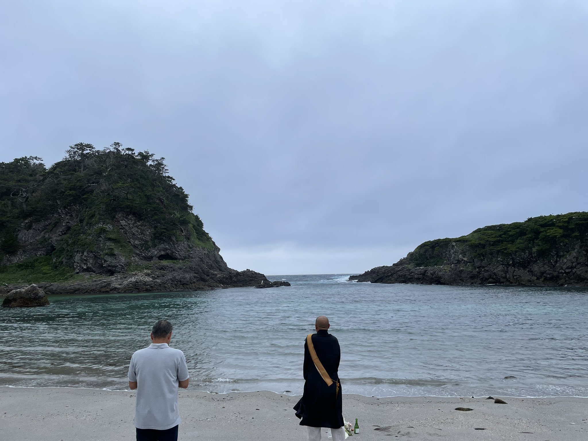 社 式根島観光協会 式根島観光協会 本日は早朝より 式根島海の安全祈願祭を行いました 石白川 中の浦 大浦 泊海水浴場 安心して海水浴を楽しんでもらえると嬉しいです T Co 2fmdad0xj7 Twitter