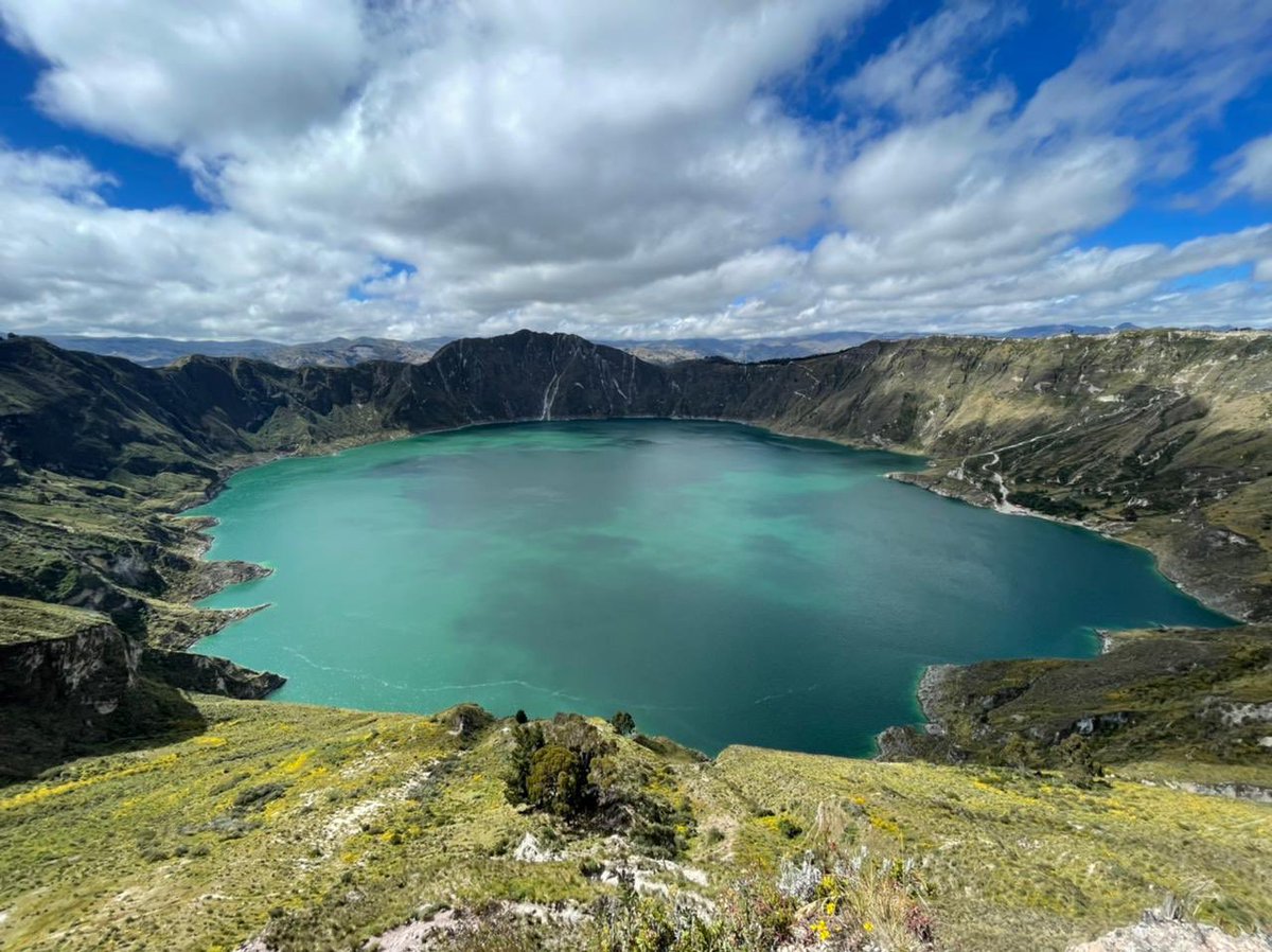 mafergomezm's tweet photo. En la hermosa Laguna del Quilotoa, día soñado 🙌🏼✨ #Quilotoa #Ecuador #gratitud https://t.co/P4SMv92Xcu