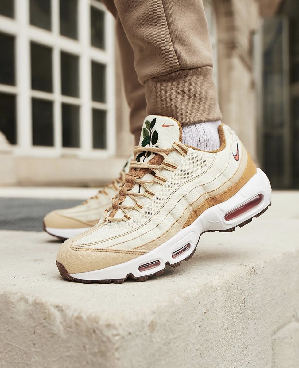 X SNKR TWITR Nike Air Max 95 SE Cork Sesame Coconut Milk https t CFSZaBkOfn AD https t ZIuSQcIkZQ X