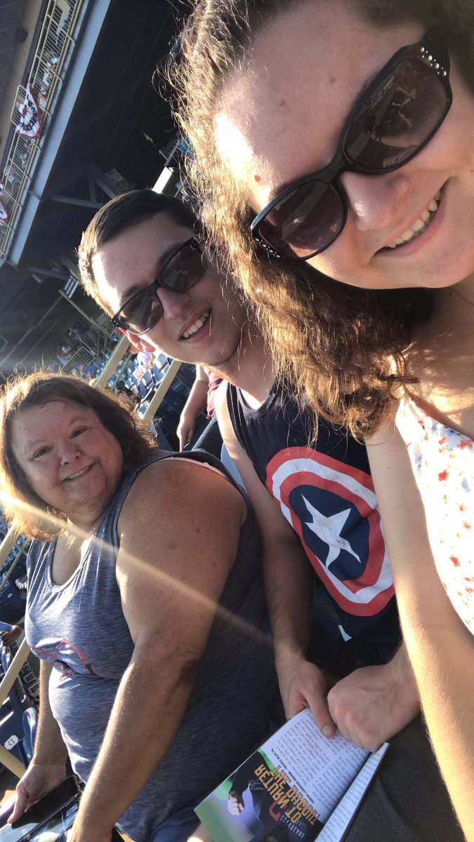 CassRose1219's tweet photo. @LCCaptains #AllHandsOnDeck https://t.co/ocQNB9yXVq