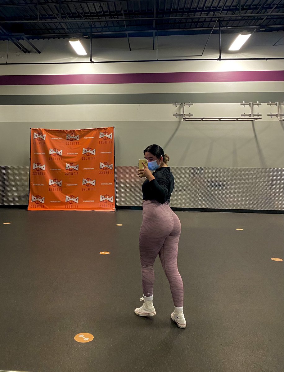 gabyyyrmz's tweet photo. They're the same but they're not 😵💫 #postlegday 💟 https://t.co/B5UJFrZXyw