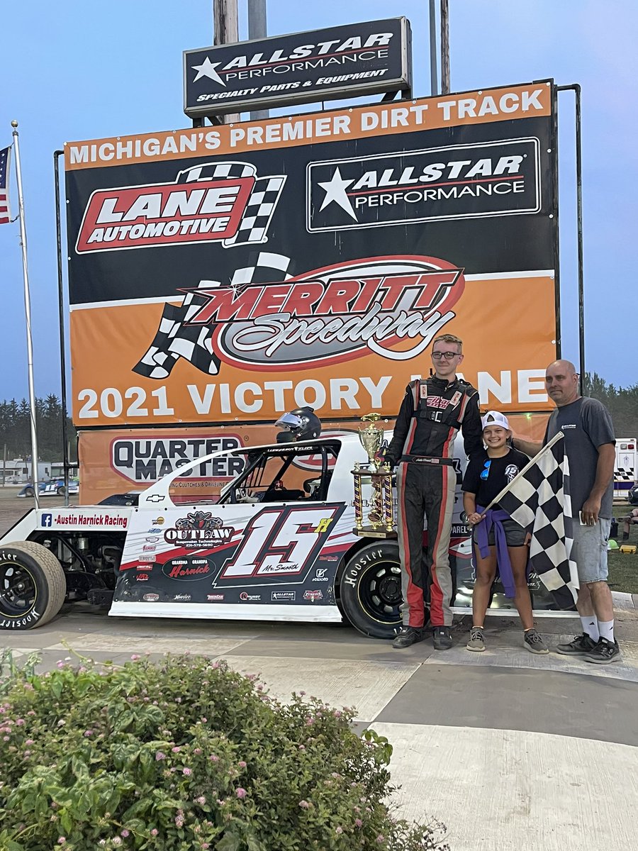 Tonight’s Troll Smokehouse B-Modified feature winner is Austin Harnick!