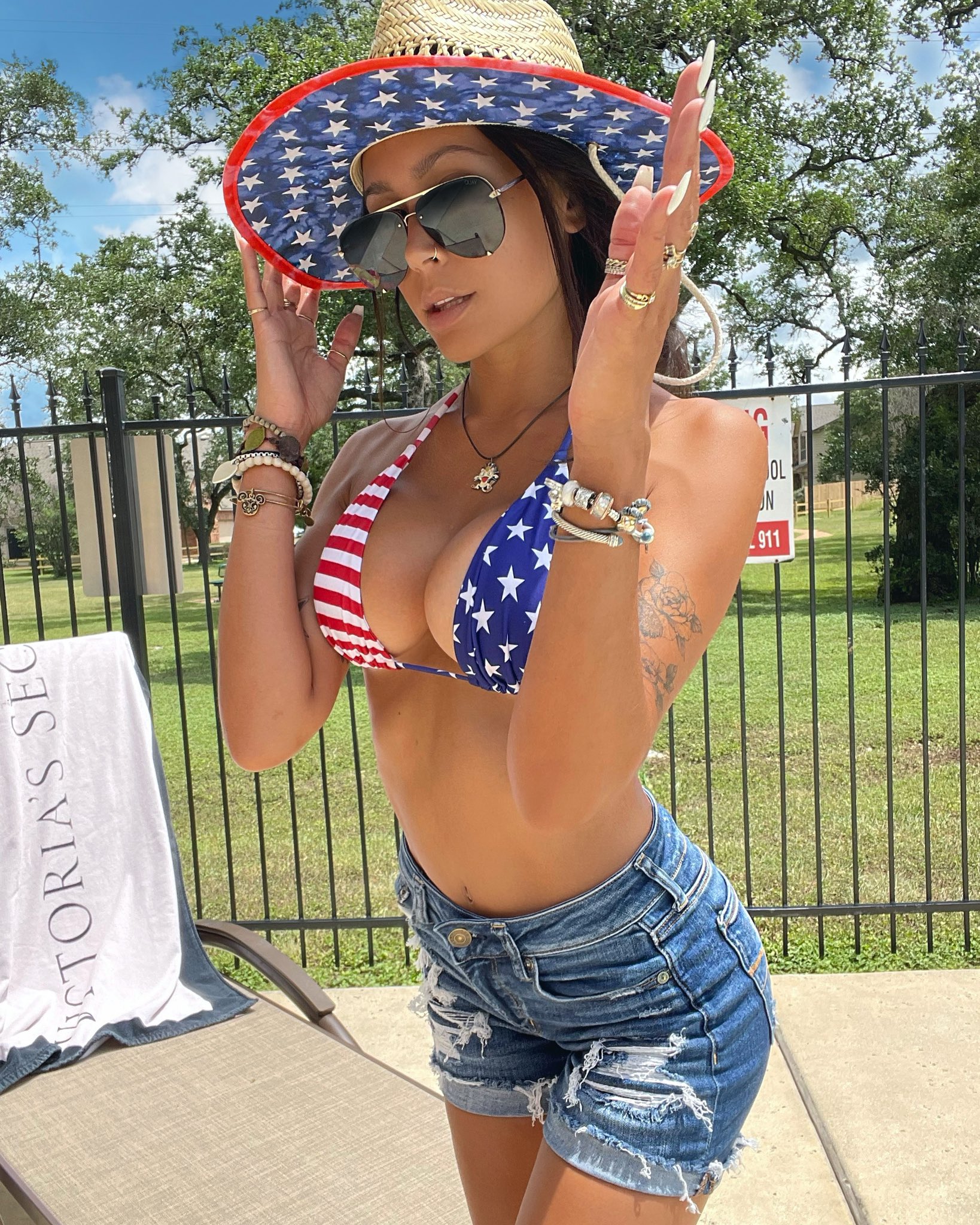 Firedancer 🐱 on Twitter "HOT TUB STREAM LIVE NOW! Happy 4th! 🇺🇸 https