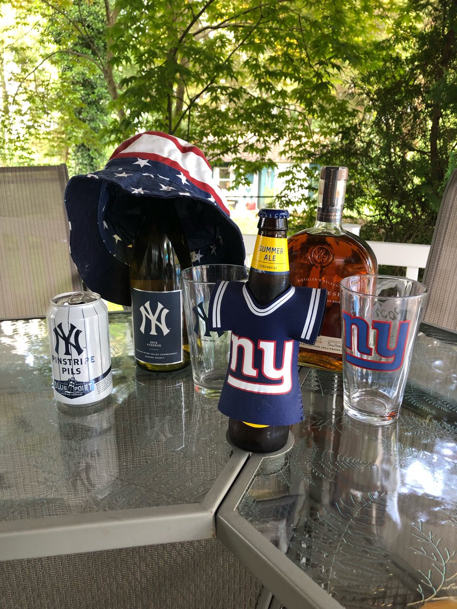 TheBreakerBoyz's tweet photo. Happy 4th everyone!! ๐บ๐ธ๐๐๐ฝHope everyone has a safe and fun time!!!! @Giants @Yankees #ByBB #collector #collectors #july #July4th #July2021 #collection #colections #hats #newyork #yankees #giants #wine #bourban #woodfordreserve https://t.co/PismywZ7r9