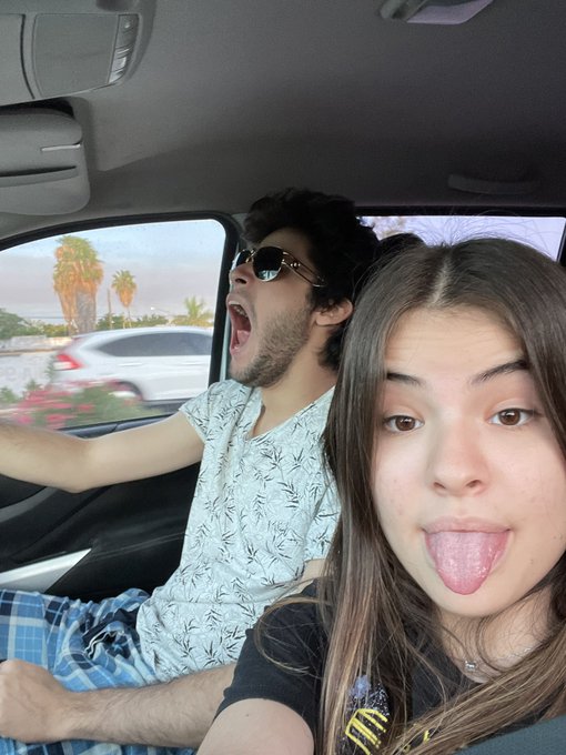 Banda el @ju_ulio_o y yo tenemos chorro 😭 https://t.co/DUgeJx24gS<a class="tags" target="_blank" title="On Twitter" href="/?out=eyJ0eXAiOiJKV1QiLCJhbGciOiJIUzUxMiJ9.eyJpYXQiOjE3MTgzNTY1NjUsImlzcyI6InR3cG9ybnN0YXJzLmNvbSIsIm5iZiI6MTcxODM1NjU2NSwiZXhwIjoxNzQ5ODkyNTY1LCJyZWRpcmVjdF91cmwiOiJodHRwczovL3R3aXR0ZXIuY29tL2p1X3VsaW9fbyJ9.v3gjq-9VIKC9XeKHogkK8cKj5PZOyZ-A37wVmKpJT6c6n-9zgoW68GpvvSVdY-trOWNA-q5bnix9ZY-xzFyF1g">@ju_ulio_o</a><a href="/tag/nuevafotodeperfil"class="tags"><span>#nuevafotodeperfil</span></a>