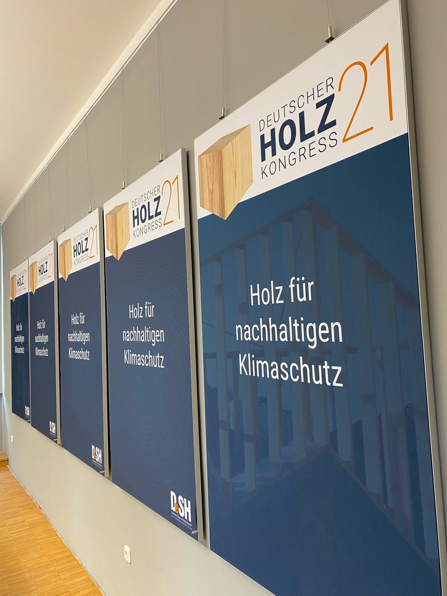 🔜 Deutscher #Holzkongress 2021 startet am 7.7. mit einer politischen Podiumsdiskussion zum Thema "Welche Weichen kann die Politik stellen, damit #Holz sein volles Klimaschutzpotenzial entfalten kann?"

Infos und Anmeldung zur kostenfreien Veranstaltung👉holzkongress.de