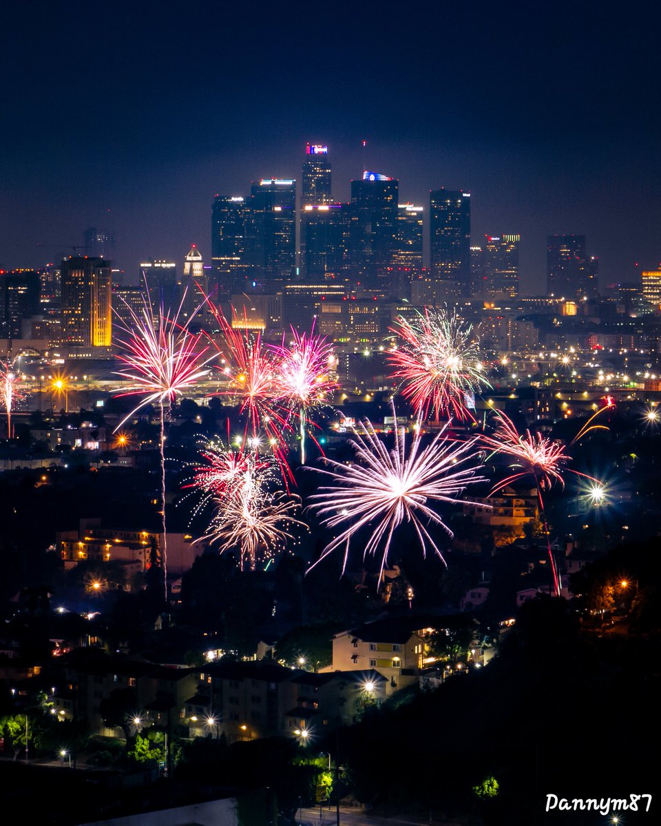 Happy Independence Day 🇺🇸 don't let them take your freedoms away again like they did last year! #photography #photographer #independenceday1776 #independenceday #longexposure #exposure #shutterspeed #portrait_vision #freedom #nightphotography #citylights #citykillerz #america