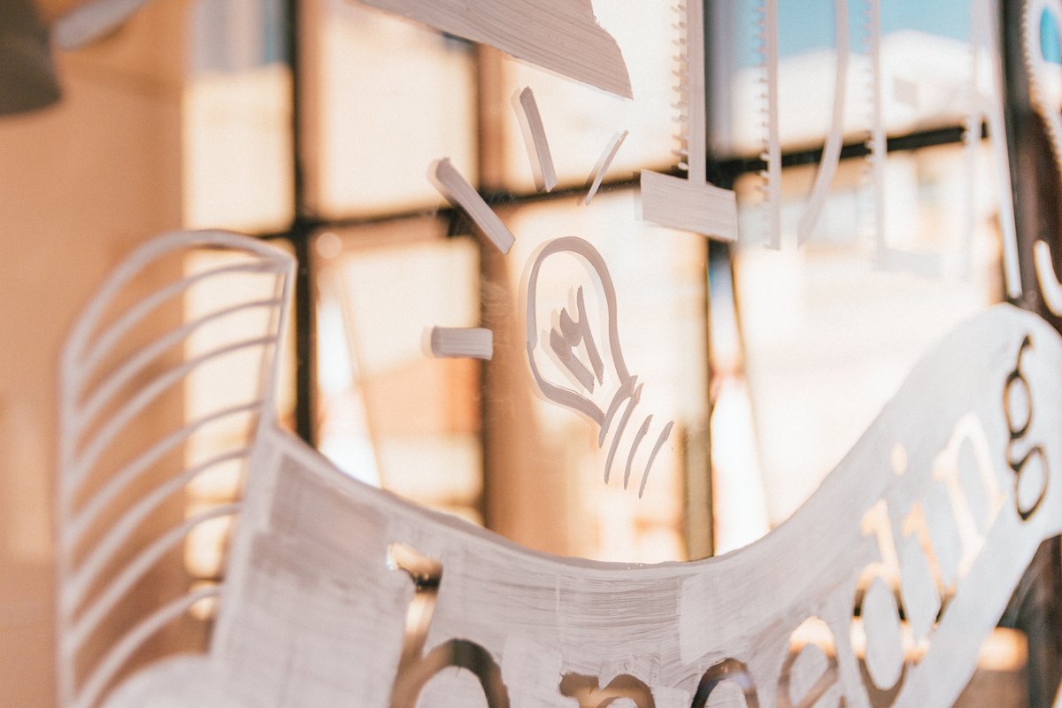 👨🏽‍💻 En coulisses avec
Des chefs d’entreprises nous racontent pourquoi ils ont décidé de se lancer dans l’entrepreneuriat pendant la crise. 

Dans chaque numéro estival de Provence Business, nous vous racontons leur success story. Commençons avec 18h08 ⤵️

cutt.ly/CmzuJib