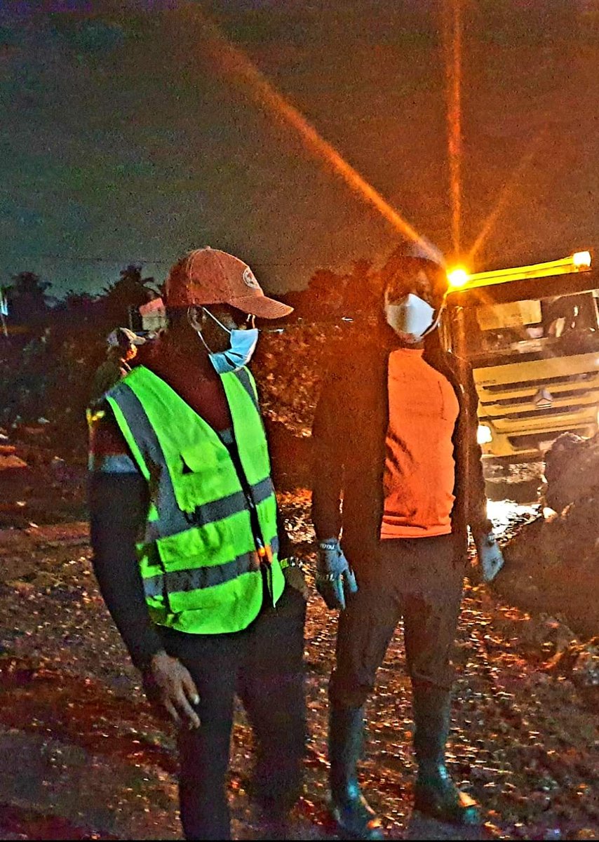 The 'The Leave No Dirt Behind' campaign continued this morning at about 3am in Gobachev Market, Paynesville.

We are moving into terrains everyone thinks is impossible to solve the dirt hurdle, let's get it done MCC and partners.

Continue to wear your masks, wash