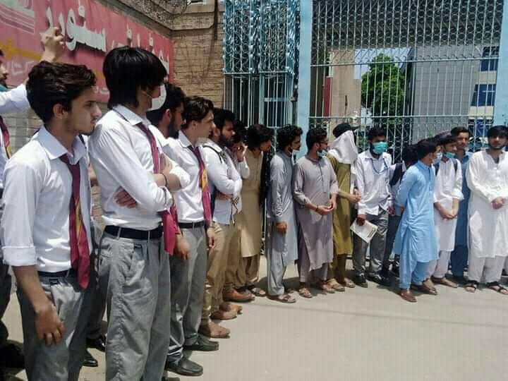 HananKh27345620's tweet photo. Protest in Peshwar 🖤. 
#CancelAllExams https://t.co/V7XoBin3nF