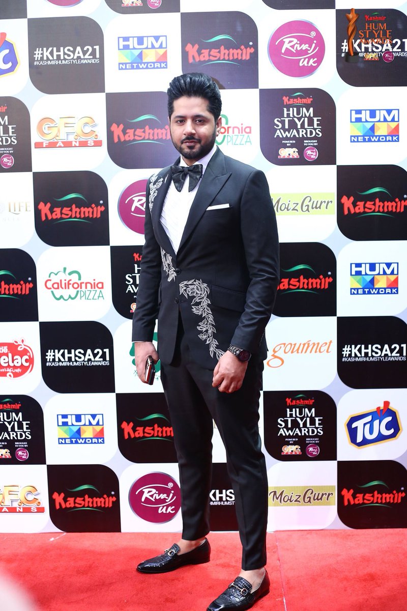 humnewspakistan's tweet photo. عمران اشرف ہم اسٹائل ایوارڈ کے ریڈ کارپٹ پر موجود
#KHSA21 #KASHMIRHUMSTYLEAWARDS #GFCFans #MoizGurr #GourmetFoods #HSA21 #HSA https://t.co/cQ20eXgaPt