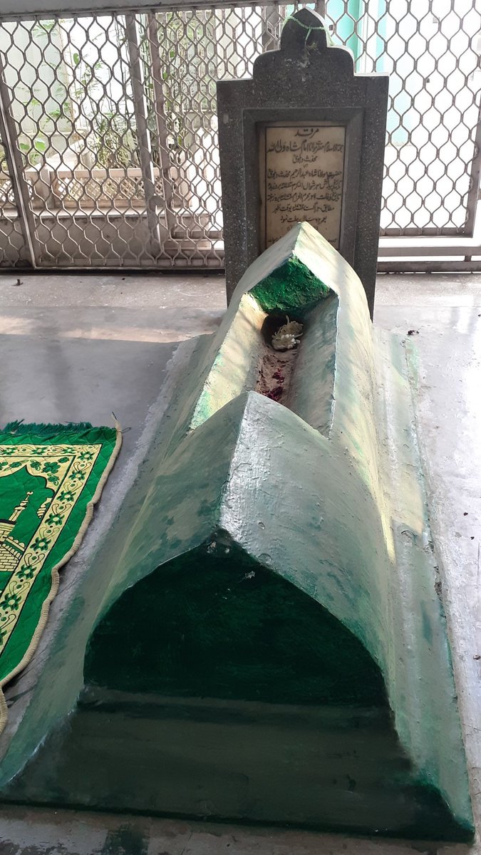 Aasif_Dehlwi's tweet photo. #Post_25 #Dargah
1. Hazrat Shah Abdur Raheem Mohaddis-E-Dehlwi
2. Hazrat Mawlana Imam Shah Wali-Ullah Mohaddis-E-Dehlwi
3. Imam Mohaddiseen
Hazrat Mawlana Shah Abdul Aziz Mohaddis-E-Dehlwi
#RadiAllahuAnhu โค
๐Molana Azad Medical College Campus, Mehdian Qabristan, New Delhi https://t.co/DbDGw55IkX