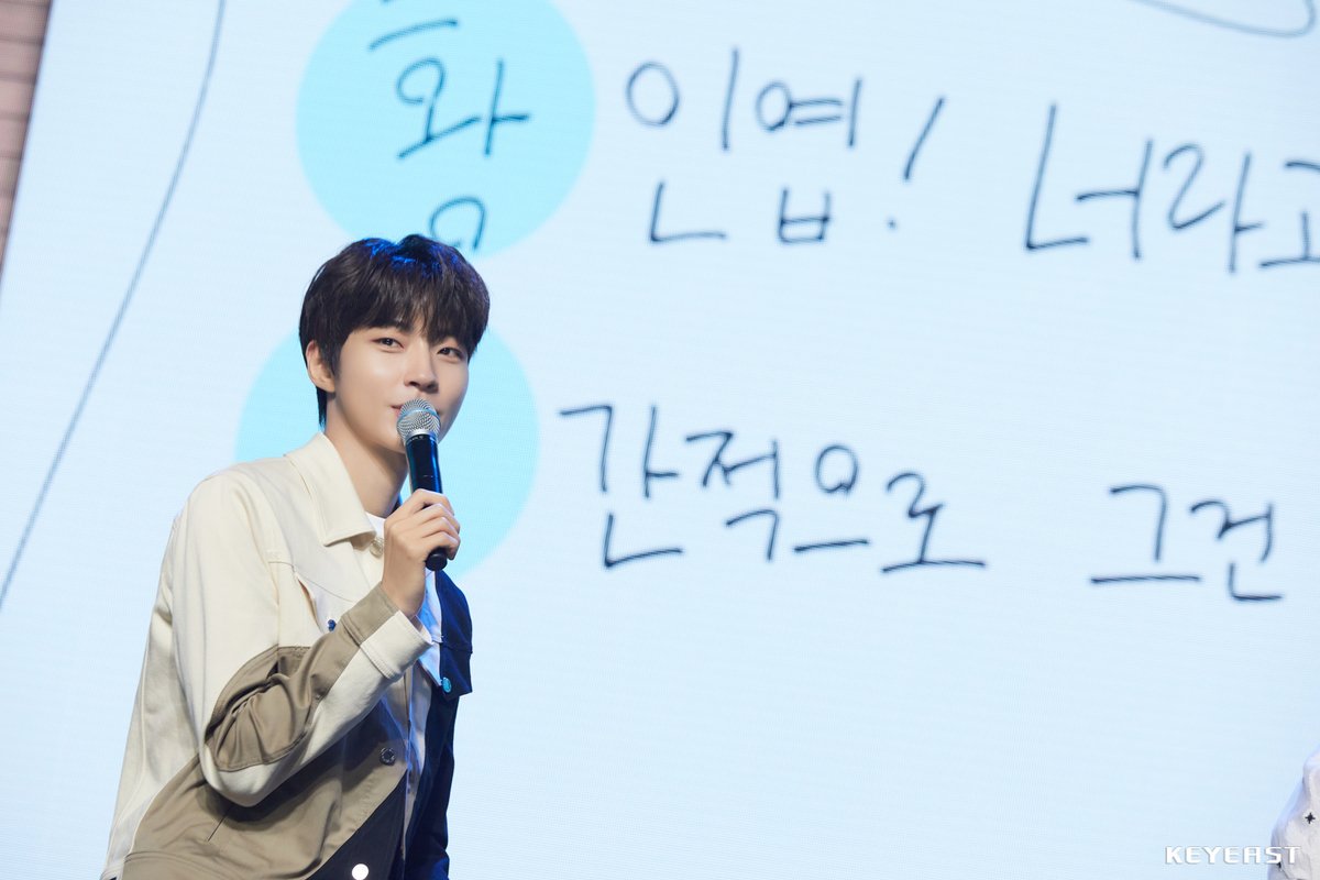 _mymusictaste's tweet photo. 2️⃣hours was too short for a hangout with the actor HWANG IN YOUP😭
Here are some special photos as a small gift of gratitude🎁 Part 01/02
And… some news about the draw event!
Photo Credit: KEYEAST
#황인엽 #HWANGINYOUP #MagazineH #Hihigh #인엽만있으면되엽 #APPLEWOOD #MMT https://t.co/uNIbdXQ2Kw