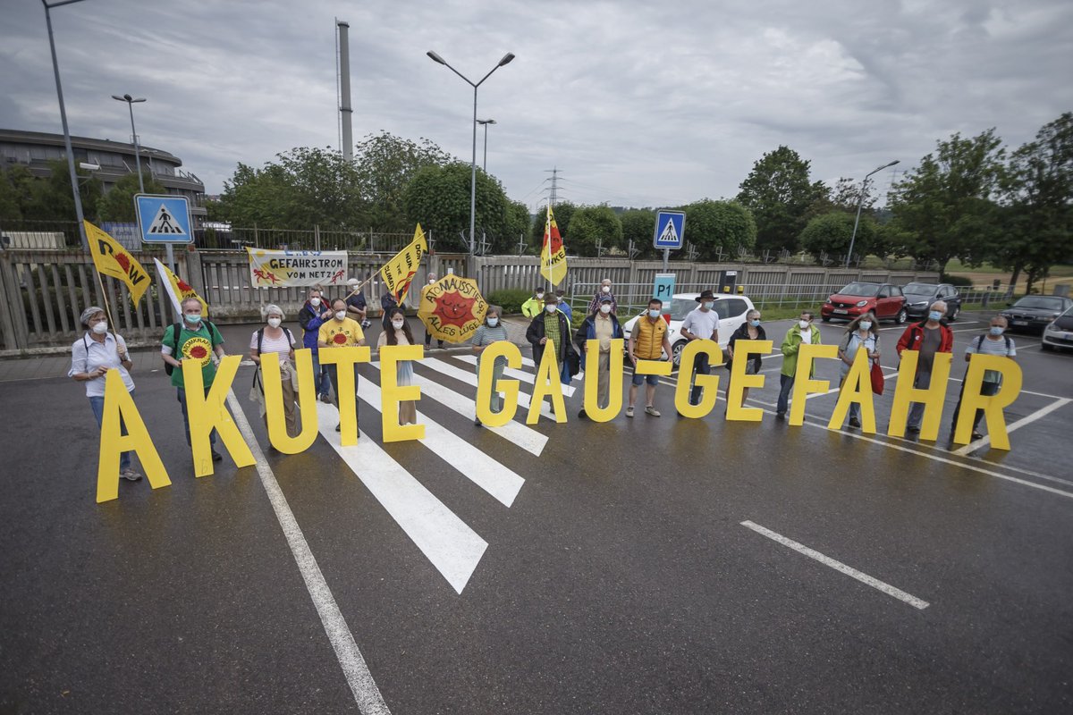 Sofortiger Atomausstieg - GKN II jetzt für immer abschalten! Bild vom Protestspaziergang während der Revision des AKW #Neckarwestheim II, gestern Nachmittag. #endlichabschalten neckarwestheim.antiatom.net/artikel/1514-s…