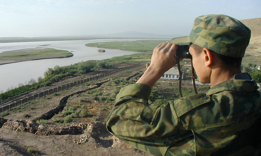 ArianaNews_'s tweet photo. Tajikistan reports over 1,000 Afghan soldiers flee across border
https://t.co/tEUZ4ThaGJ
#ArianaNews #Afghanistan #Tajikistan #ANDSF #acrossborder https://t.co/BqeiVfxrKX