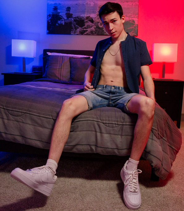 Ready to bang 🧨 https://t.co/hMBO8eGm45