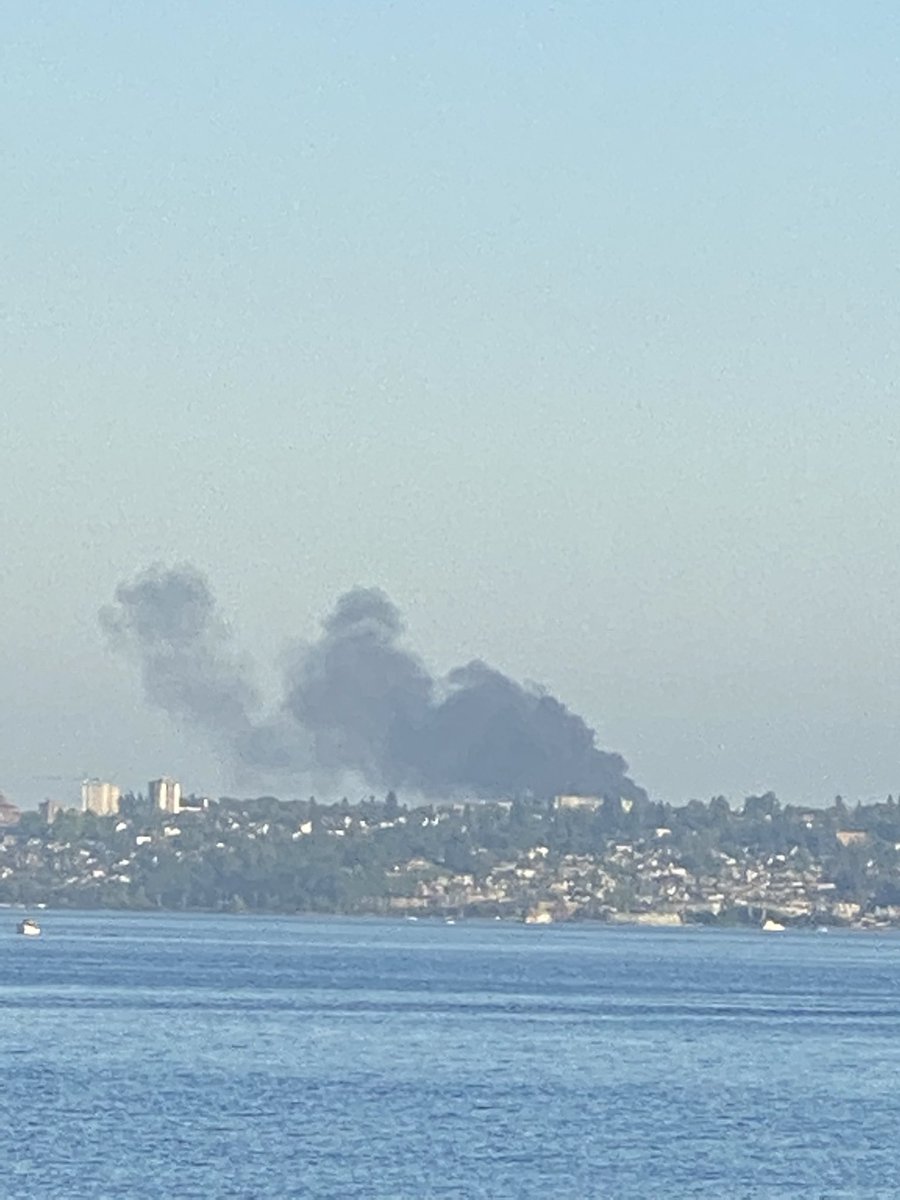 whoisdane's tweet photo. @CityofTacoma this doesn’t look like a fireworks show.  😳 https://t.co/8KKAMi5FCU