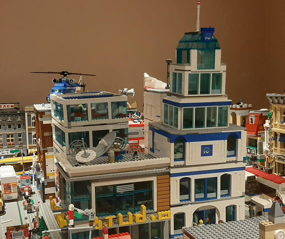 ZLegomaster's tweet photo. With the new One Telecommunications Centre being almost complete, I would just like to say love this corner more and more. #JRN428 #YQG #LEGO @LEGO #LegoCity #Town #Fun #entertainment #Broadcasting #News #Legoville. https://t.co/y9OFoS1NjF