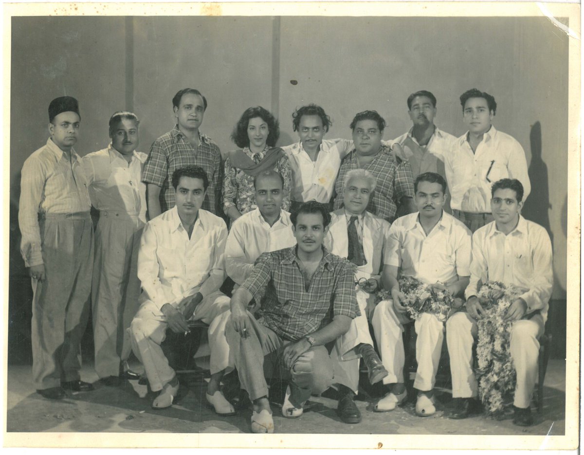 ssharadmohhan's tweet image. 1956 Photograph of my Grandfather (in Suit) with my Father's Cousin- Actresses #Nargis (mother of @duttsanjay)!
Also seen is Actor Om Prakash & others, probably on sets of the Movie 'Mother India'.
@Peachtreespeaks @jkd18 @iamrana @ranjona @swativashishtha @DilliDurAst