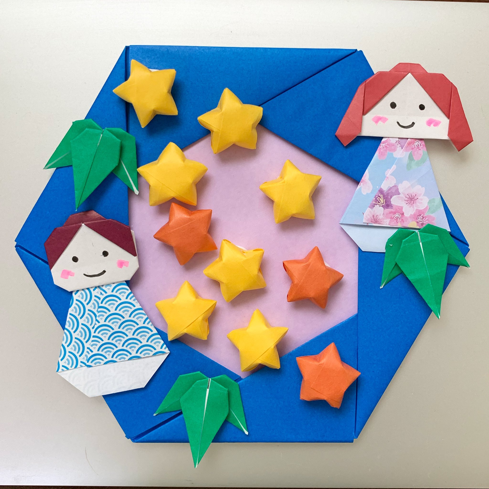 わたこ 七夕のリース作りました カミキィさんの季節の折り紙から お星は紙テープで作りました 昔 鉢巻を五角形に畳んだことを 思い出しながら 今年は織姫と彦星が会えますように 折り紙 Origami 季節の折り紙 七夕 七夕飾り Season