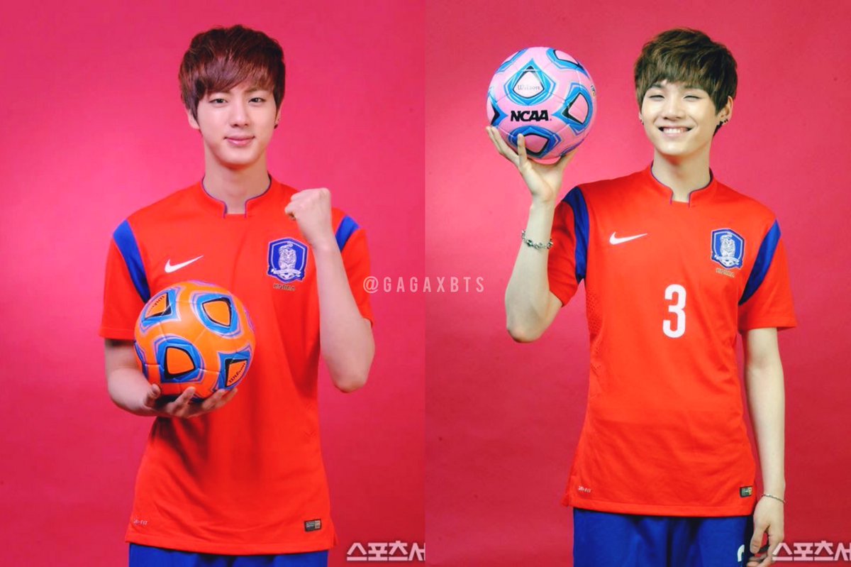 GAGAXBTS's tweet photo. Si BTS fuera un equipo de fútbol, estoy seguro que serían mis favoritos. 

#BTS #VotacionMasivaBUTTER 
#BTSForUEFAEURO @BTS_twt https://t.co/33lBJIijPo