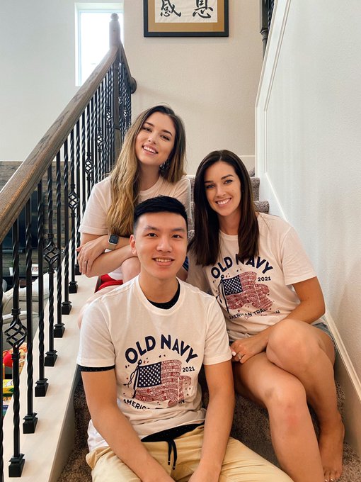 Back to tradition with the matching Old Navy shirts! I love my fam 🤍 Happy 4th! https://t.co/U4oV5Ye<a href="/tag/lacomiccon2021"class="tags"><span>#lacomiccon2021</span></a>