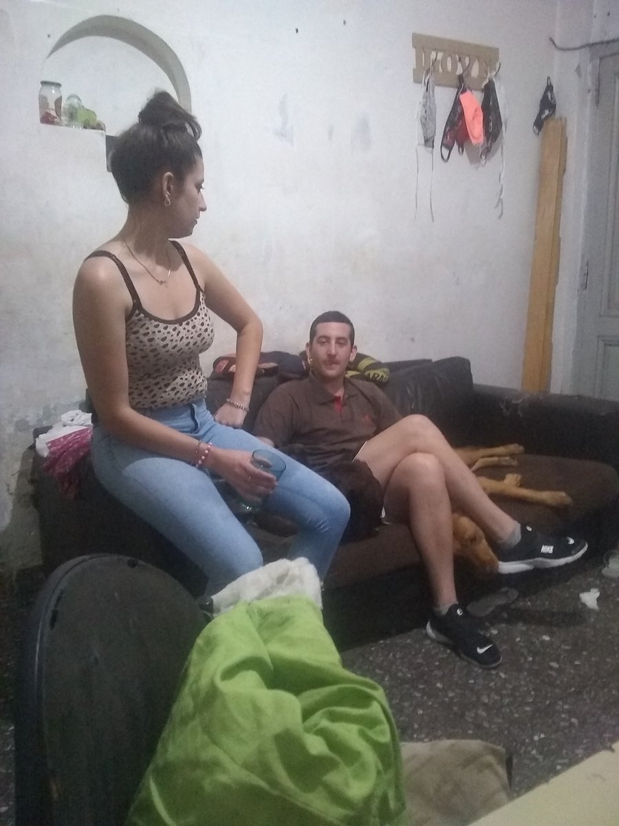 emanuel1816's tweet photo. esta no es un meme, esto vida real. no me deja ir al balon https://t.co/mX1fRlGE3E