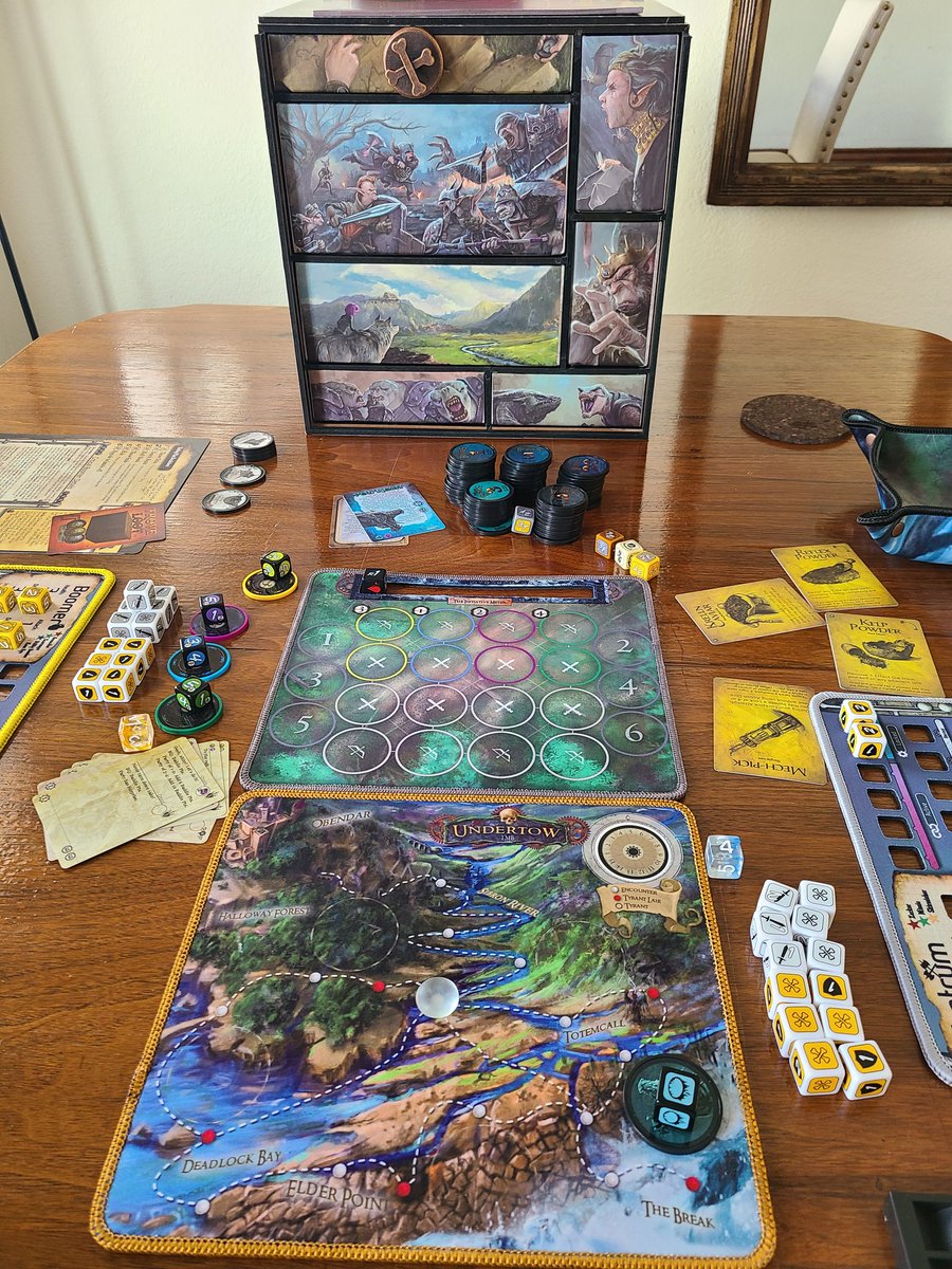 TableIt_'s tweet image. Boomer brought the BANG! this fourth of July with an outstanding game of Too Many Bones from @ChipTheoryGames. This game sits well within our top 3 favorites of all time, bringing exciting adventure combined with epic dice building. Nothing better than a fistful of dice.