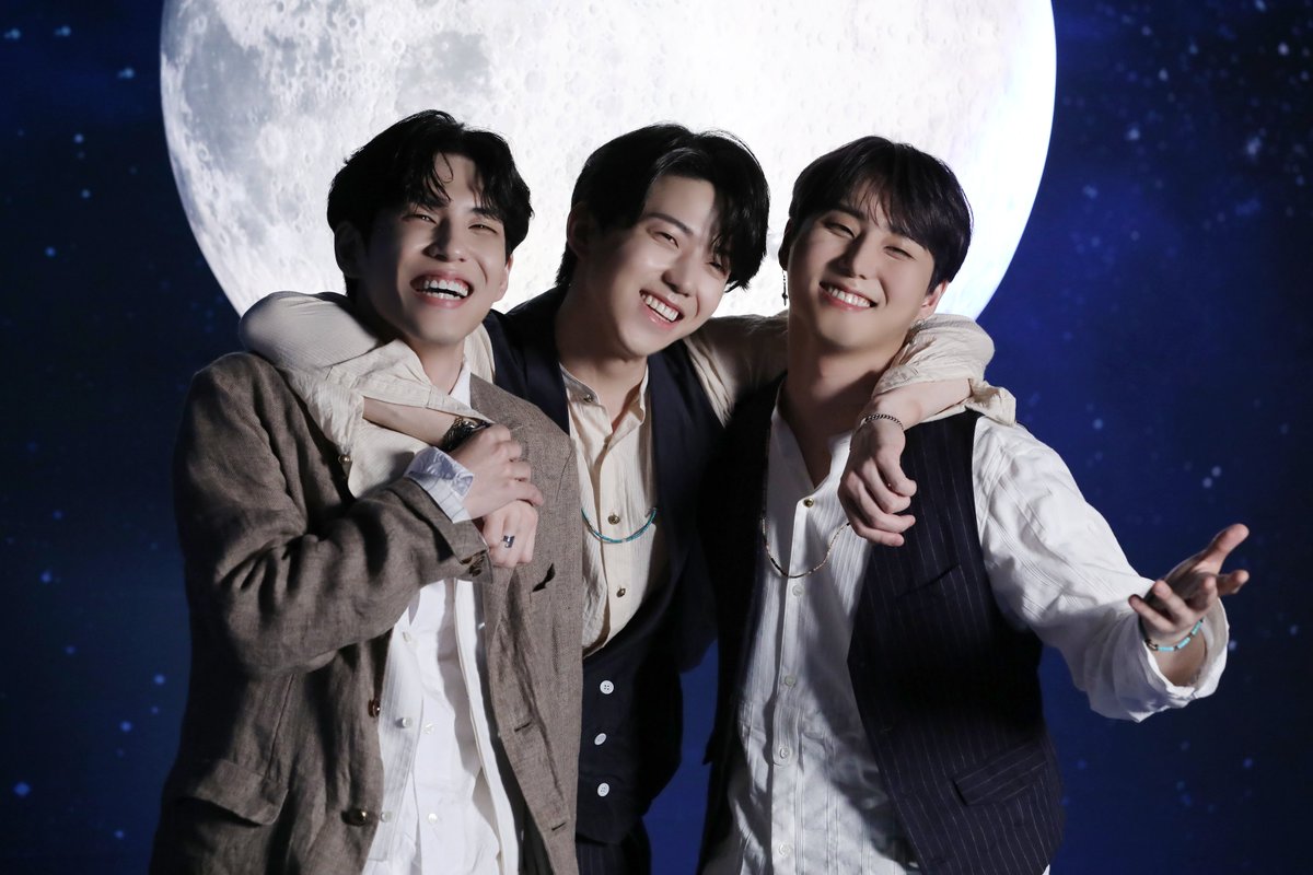 youngk_world's tweet photo. 💙💙💙💙💙             ❤️❤️❤️❤️❤️
💙  Where  💙             ❤️   Right   ❤️
💙     the    💙              ❤️Through❤️
💙     Sea   💙              ❤️     Me    ❤️
💙  Sleeps 💙              ❤️❤️❤️❤️❤️
💙💙💙💙💙              ❤️❤️❤️❤️❤️ https://t.co/7PP7rpAl9R