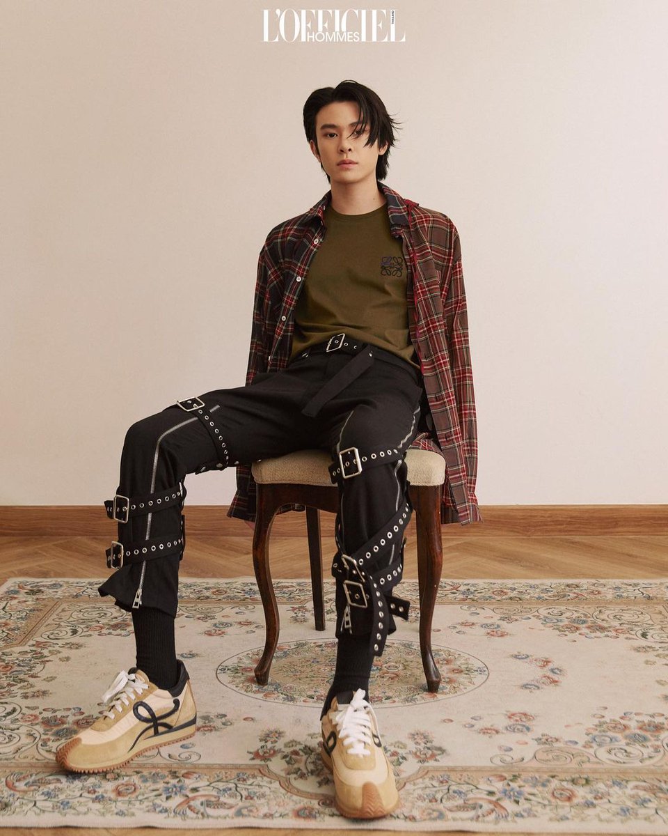 TRINITYwithSub's tweet photo. they made twitter crop bigger for him #HommesTHxJACKIE https://t.co/cTm6vCxLtV