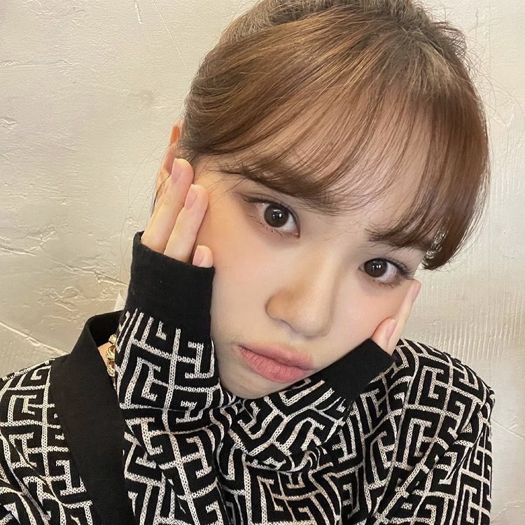 tiny_kcw's tweet photo. #채원 https://t.co/K7sw1i0hri