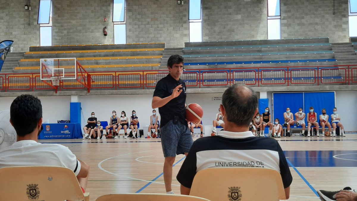 CB_LaZubia's tweet photo. Empezamos la semana con el recuerdo del @CursoBaloncesto celebrado estos días en San Javier en el que David Cárdenas ha participado como ponente. https://t.co/fTujr8wWxR