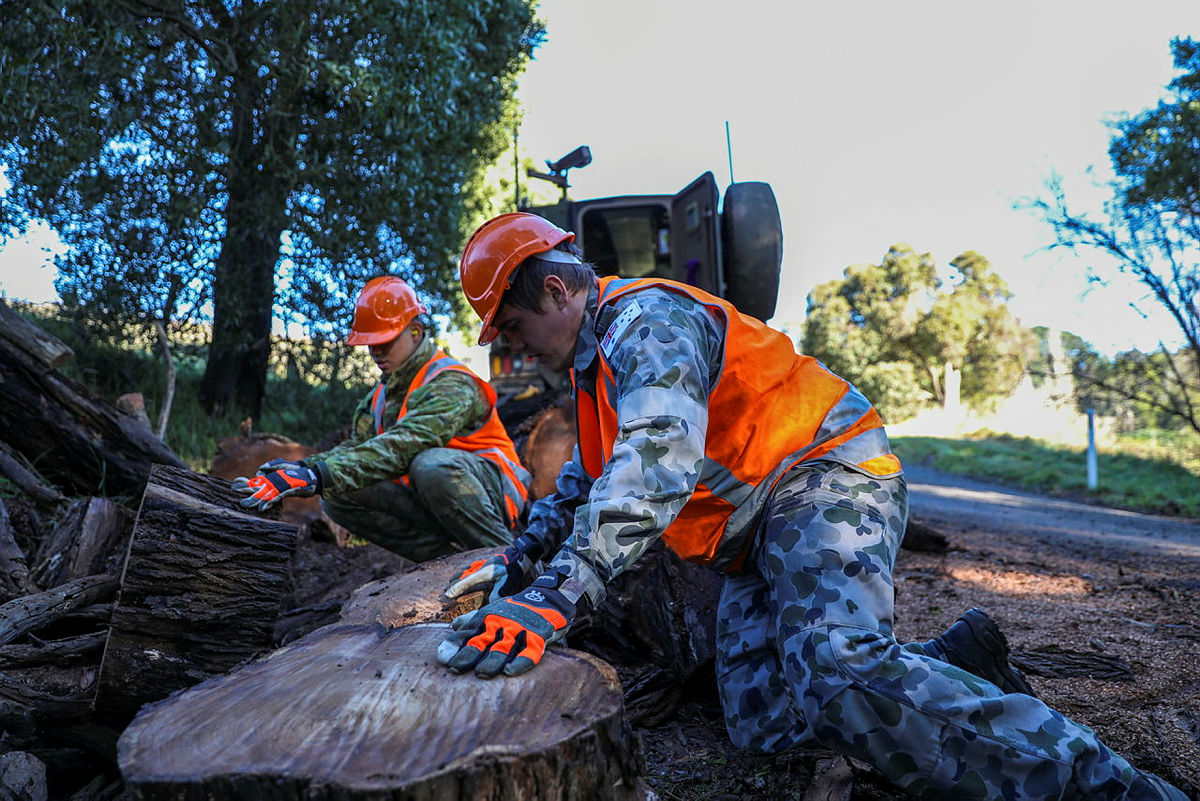 Australian_Navy's tweet image. #YourADF have been busy clearing roads in the Traralgon Creek Road, Koornalla area over the last two weeks. 

This supplements the support provided by local government and emergency services organisation across Victoria. #VICStorms #AusNavy #AusArmy