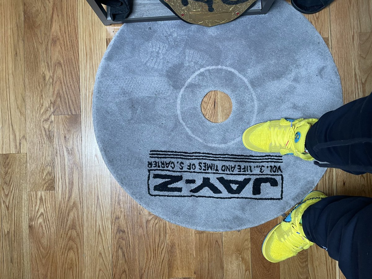 Defjamixshow's tweet photo. This rug is heat🔥🔥🔥🔥@Hovain https://t.co/93TTDOiYTd