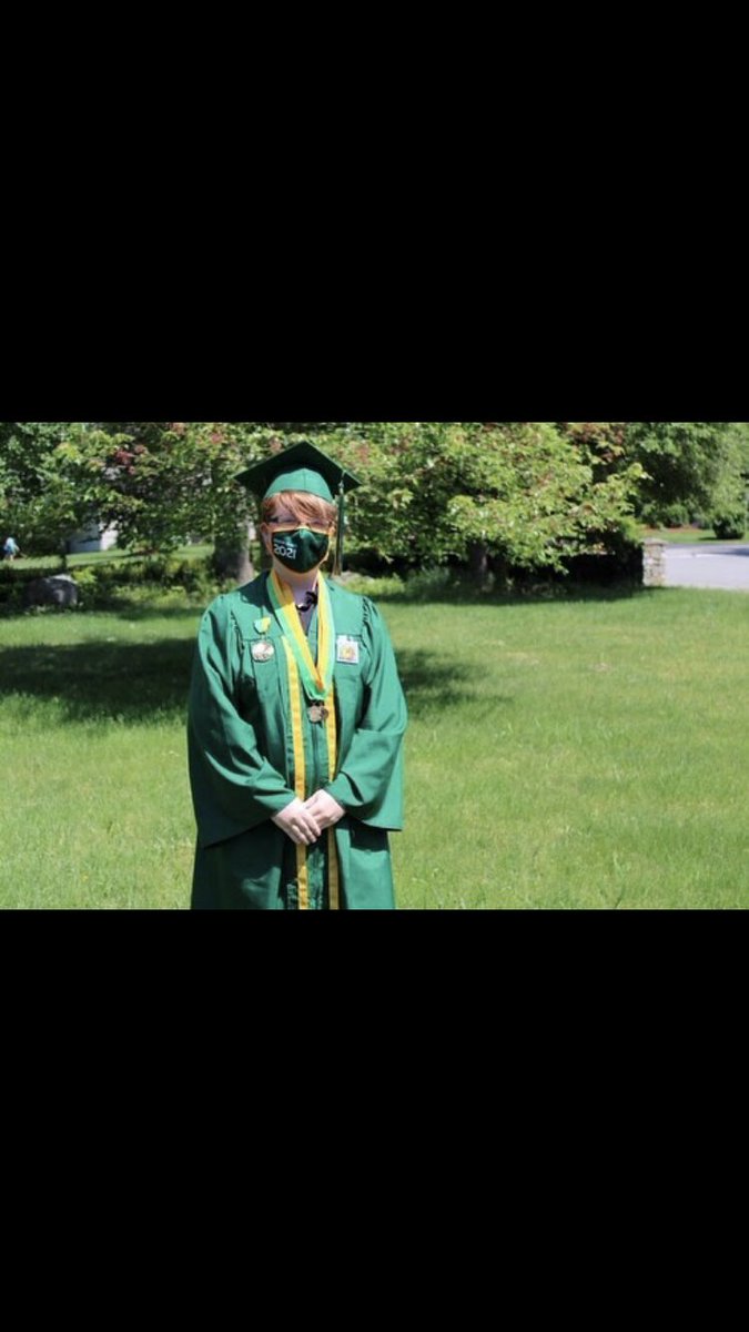 PeriDonnell's tweet image. So I graduated high school, here’s some of many photos that are on my Insta