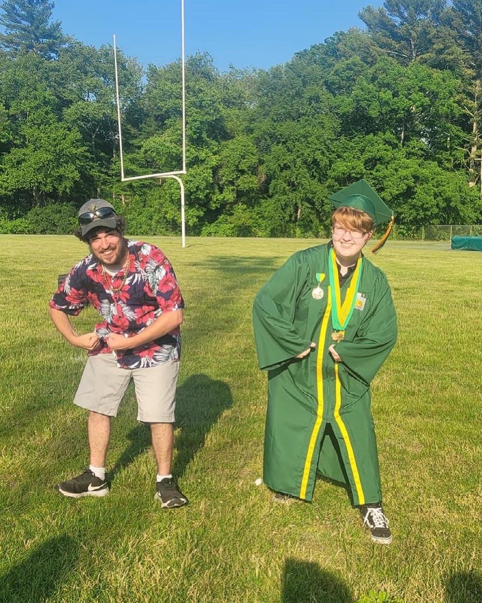 PeriDonnell's tweet image. So I graduated high school, here’s some of many photos that are on my Insta