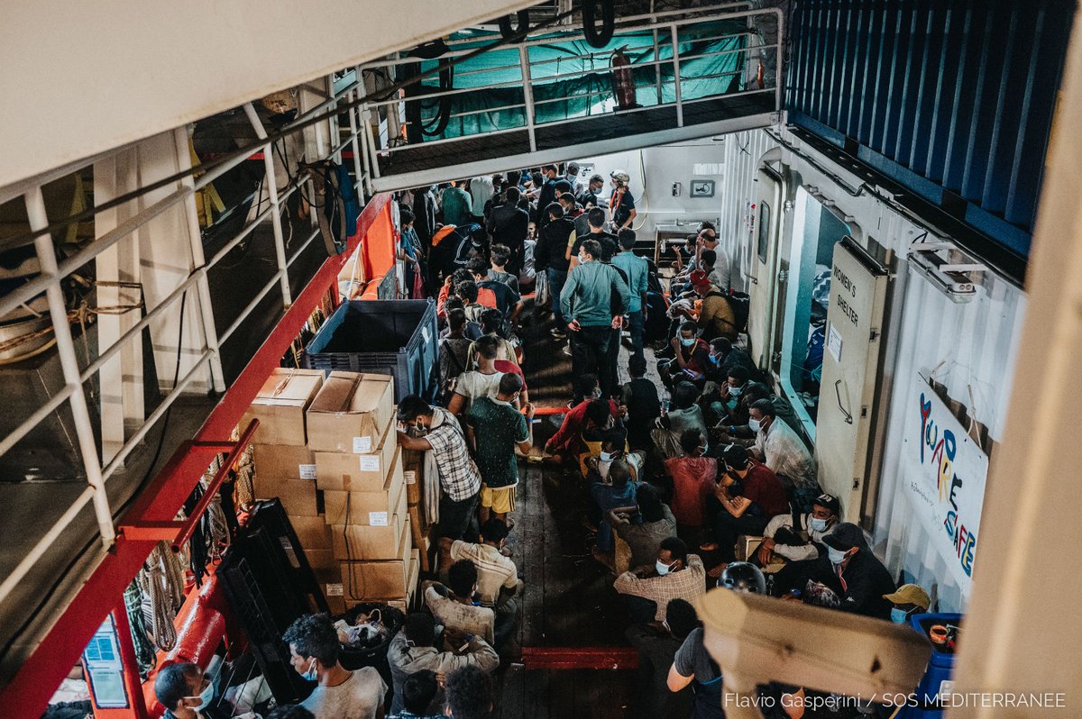SOSMedItalia's tweet photo. Dopo oltre 5 ore di operazione, 369 persone sono state evacuate in sicurezza da una barca che ha rischiato più volte di ribaltarsi.
572 sopravvissuti sono ora a bordo della #OceanViking. https://t.co/oL6vsgHnev